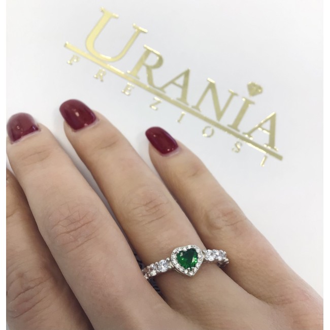 Anello Cupido chiuso con zirconi e cuore di cristallo verde smeraldo